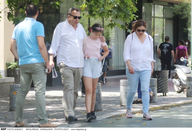 Χρήστος Χωμενίδης: Η σπάνια εμφάνιση με την κόρη του Νίκη Χωμενίδη και τη σύντροφό του Γωγώ Μπρέμπου