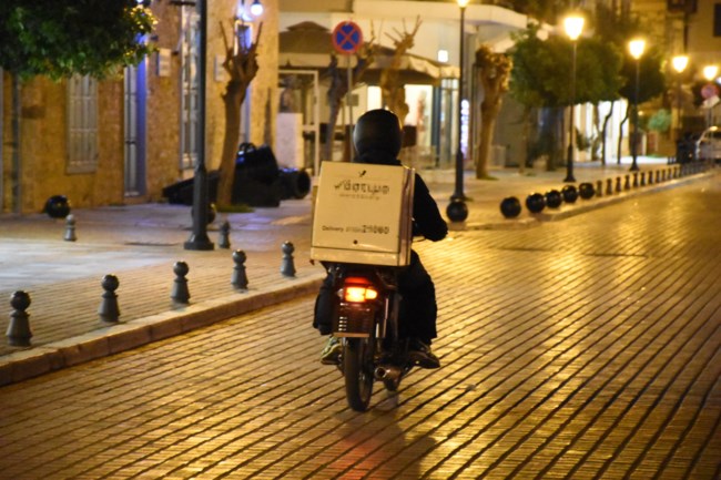 Σκληρό lockdown από σήμερα: Τι ισχύει για σούπερ μάρκετ, take away, delivery και βόλτα με σκύλο μετά τις 21:00