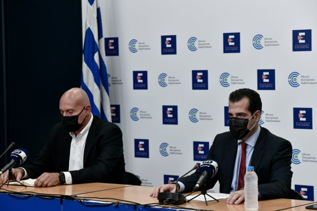 Μπλόκο σχεδόν παντού στους ανεμβολίαστους: Με rapid test σε μαγαζιά, τράπεζες, εξωτερικούς χώρους εστίασης και Δημόσιο