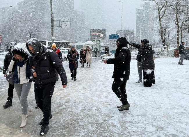 Σε εξέλιξη η ψυχρή εισβολή με τσουχτερό κρύο και χιόνια - Θα χιονίσει ακόμα και στα πεδινά, τι θα γίνει στην Αττική