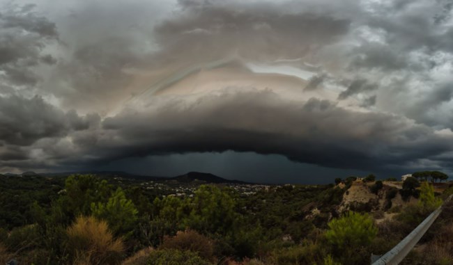 Κακοκαιρία "Μπάλλος" - Ρόδος: Εντυπωσιακό shelf cloud κάλυψε σήμερα το νησί [Εικόνα]