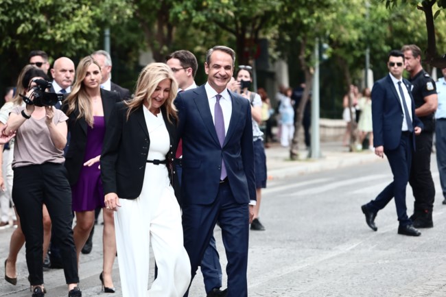 Ορκωμοσία: Μαζί με τη Μαρέβα και τα 3 παιδιά τους στο Προεδρικό Μέγαρο ο Κυριάκος Μητσοτάκης [εικόνες]