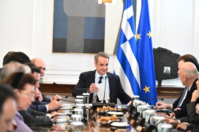 Τριεδρική περιφέρεια αποδήμων και επιστολική ψήφος με σταυρό - Η πρόταση της κυβέρνησης που ψάχνει 200 βουλευτές