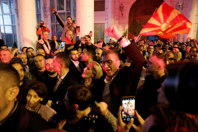 Βόρεια Μακεδονία: Καθαρή νίκη της υποψήφιας του εθνικιστικού VMRO-DPMNE στον α` γύρο των προεδρικών εκλογών