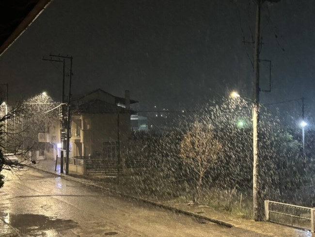 Xειμωνιάτικη εισβολή: Σε 6 ώρες η θερμοκρασία έπεσε 15 βαθμούς - Χιόνια σε Θεσσαλονίκη, Φλώρινα, Καστοριά, Κοζάνη και Δράμα