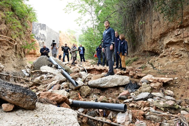 Αυτοψία Κικίλια στην κοίτη του Κηφισού - Κίνδυνος για πλημμύρες λόγω φερτών υλικών και σκουπιδιών [εικόνες]
