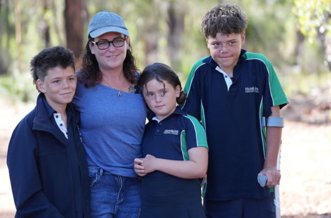 Πάλεψε με τα κύματα στην Αυστραλία: Ηρωας 13χρονος κολύμπησε 4 ώρες για να σώσει τη μητέρα και τα αδέλφια του