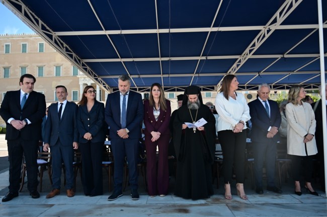 Γεωργία Πολυτάνου: Η πρώτη εμφάνιση της συζύγου του δημάρχου μετά τον γάμο - Με navy blue suit