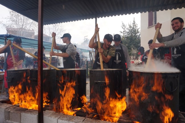 Κουρμπάνι: Το γαστρονομικό έθιμο της Δράμας, που έφεραν οι Κρυονερίτες πρόσφυγες -Τι συμβολίζει [εικόνες]