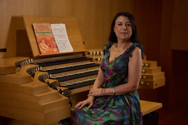 ΜΕΓΑΡΟ ΜΟΥΣΙΚΗΣ ΤΕΣΣΕΡΑ ΧΕΡΙΑ