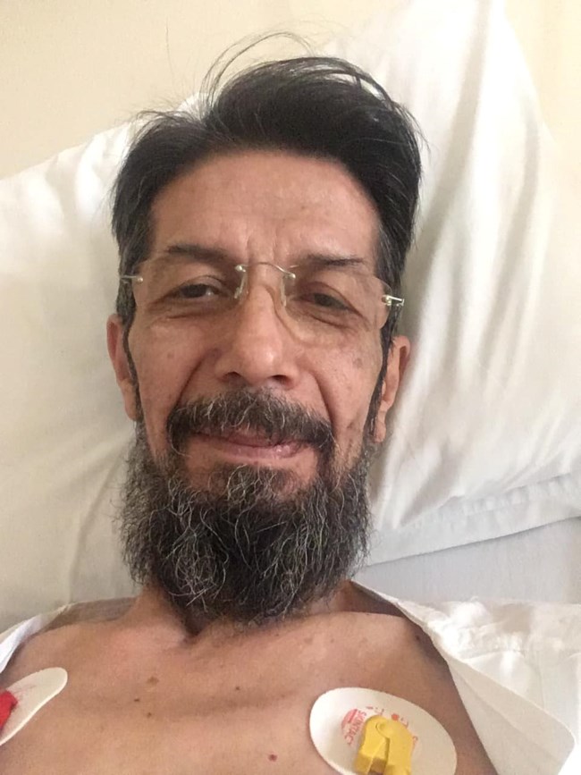 Η φωτογραφία του σεισμολόγου Χουλιάρα από το κρεβάτι του νοσοκομείου: "Πάμε καλά, σας ευχαριστώ"
