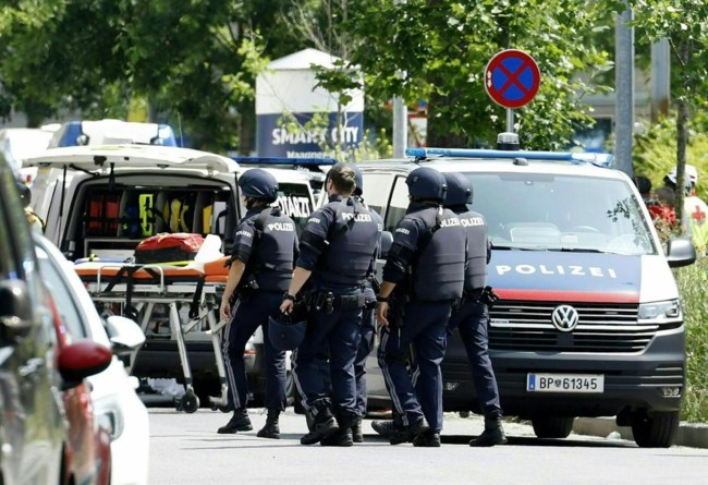 Μακελειό στην Αυστρία με τουλάχιστον 10 νεκρούς σε σχολείο στο Γκρατς: Βίντεο - ντοκουμέντο με πυροβολισμούς στο προαύλιο