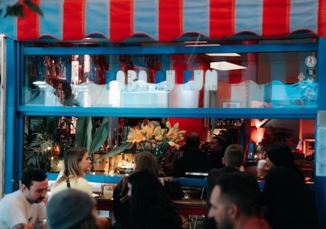 Οι καλύτεροι πεζόδρομοι της Αθήνας για ποτό και κρασί