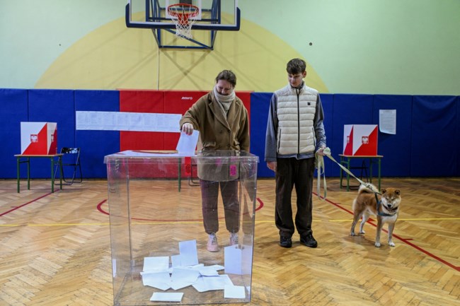 Πολωνία - προεδρικές εκλογές: Στις κάλπες οι Πολωνοί σε μια αμφίρροπη εκλογική αναμέτρηση - Καθοριστική για την κυβέρνηση