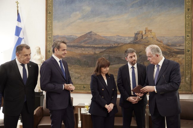 Τελικά "τα είπαν" Μητσοτάκης και Ανδρουλάκης - Λύθηκε το μυστήριο για το τι συζήτησαν στο γραφείο του Τασούλα