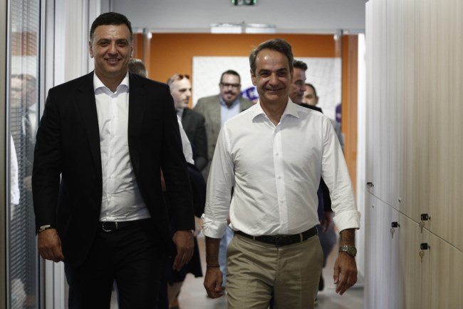 Στο υπουργείο Κλιματικής Κρίσης και Πολιτικής Προστασίας ο Κυριάκος Μητσοτάκης - Συνάντηση με Κικίλια