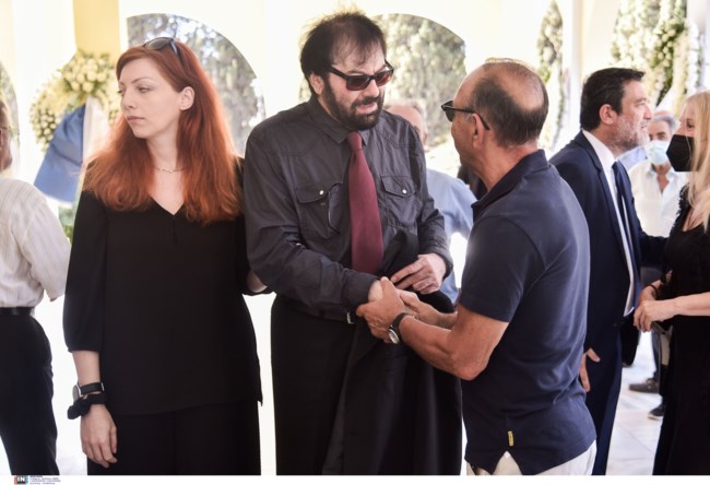 Κηδεία Ηλία Βουγιουκλάκη: Το τελευταίο αντίο στον πρώην βουλευτή Πειραιά της ΝΔ [Εικόνες - Βίντεο]