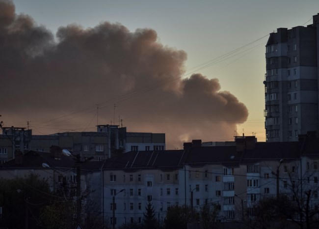 Ουκρανία: Ρωσικό σφυροκόπημα με 100 πυραύλους - Χωρίς ρεύμα οι μισοί κάτοικοι στο Κίεβο [εικόνες]