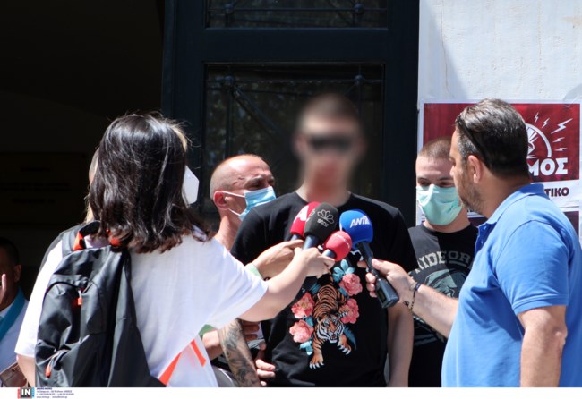 Ποινή φυλάκισης 10 μηνών στον γνωστό τράπερ που συνελήφθη στο Μπουρνάζι με όπλο- Οι πρώτες φωτό από τα δικαστήρια