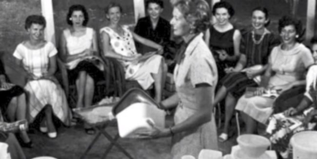 TUPPERWARE PARTY