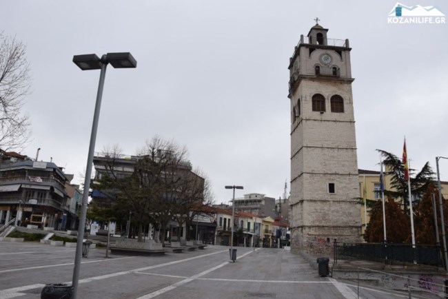 Η 25η Μαρτίου στην έρημη Κοζάνη λόγω κορονοϊού - Στρατονόμοι ψάλλουν τον Εθνικό Ύμνο