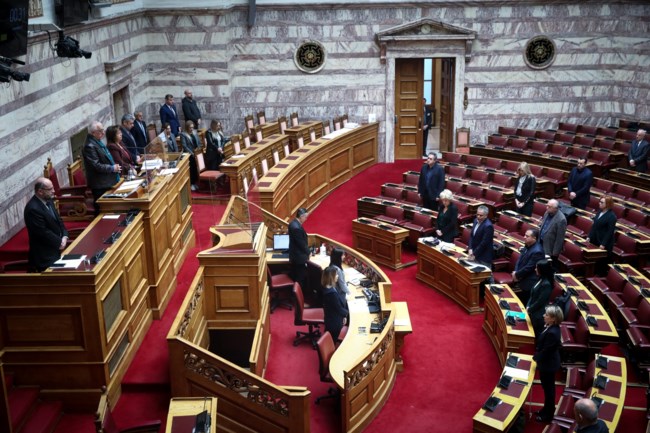 Ενός λεπτού σιγή στη Βουλή για τον θάνατο του Νεκτάριου Σαντορινιού