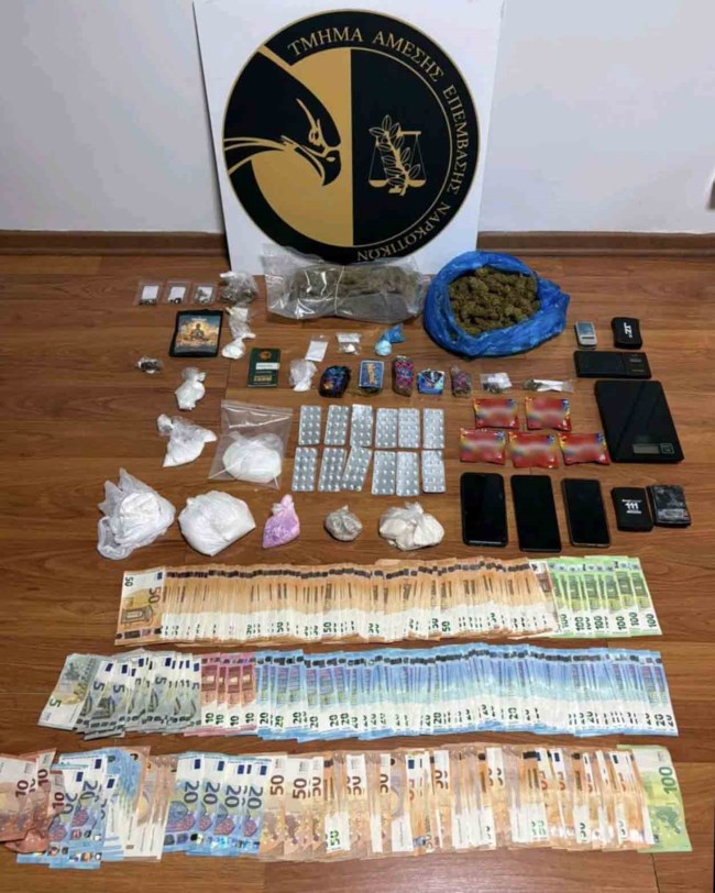 Κύκλωμα ναρκωτικών με "πρωταγωνιστές" έναν 41χρονο και έναν ψυχολόγο από τον Πειραιά - Πελάτισσα γνωστή λαϊκή τραγουδίστρια