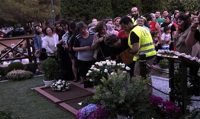 Νέες εικόνες συνωστισμού σε Θεσσαλονίκη και Λυκαβηττό για τον Αγιο Παϊσιο - Καμία απόσταση, κανείς δεν φορά μάσκα [εικόνες]