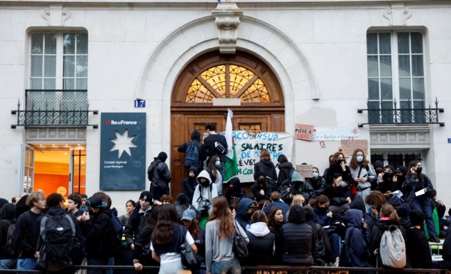 Γαλλία: Σε απεργιακό κλοιό η χώρα - Καλύτερους μισθούς ζητάνε τα συνδικάτα, με επιτάξεις απαντάει η κυβέρνηση