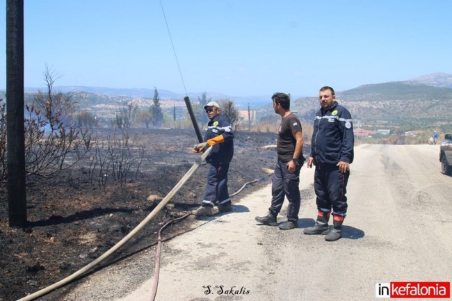 Σε ύφεση η φωτιά στην Κεφαλονιά: Προληπτική εκκένωση του οικισμού Δοριζάτα [Εικόνες-βίντεο]