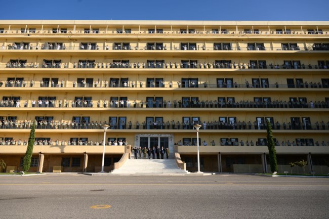Συγκινητική τελετή στο Πεντάγωνο στη μνήμη των δύο πεσόντων πιλότων – Τους απονέμεται ο βαθμός αντιπτεράρχου