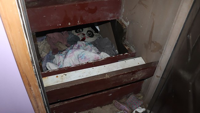 Σοκ στις HΠΑ: Έκρυβαν 6χρονη σε μυστικό δωμάτιο από το 2019 – Βρέθηκε καλά στην υγεία της