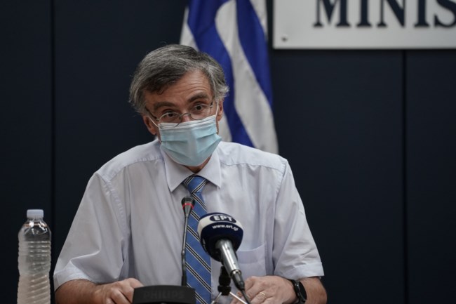 Τσιόδρας: "Αναγκαίο κακό η μάσκα, είναι το δικό μας προσωπικό lockdown"