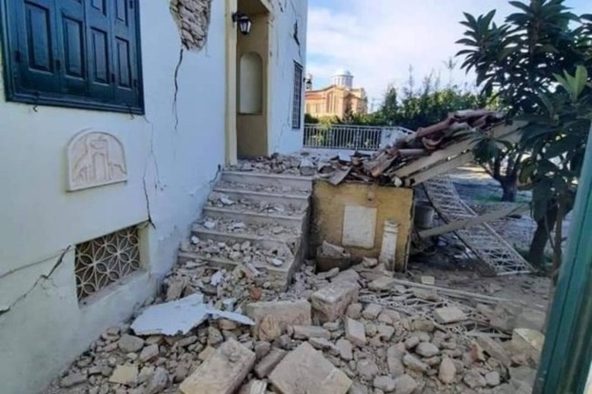 Καταστροφικός σεισμός - Χίος: Γκρεμίστηκαν σπίτια σε χωριά, ζημιές και στην πόλη [εικόνες]