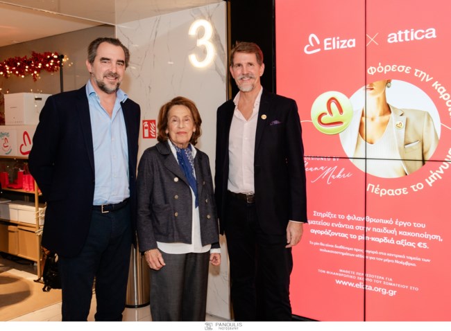 O Νικόλαος και ο Παύλος Ντε Γκρες σε φιλανθρωπικό bazaar στο κέντρο της Αθήνας