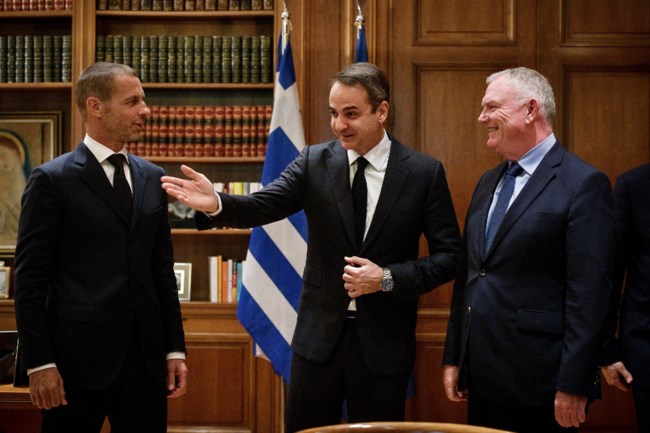 Συνάντηση Μητσοτάκη με τον πρόεδρο της UEFA στο Μαξίμου: Έπεσαν οι υπογραφές στο Μνημόνιο