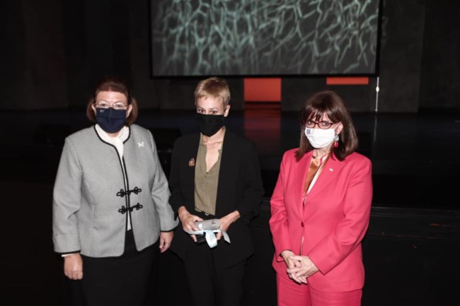 Η Κατερίνα Σακελλαροπούλου στο βραβείο "Μελίνα Μερκούρη": "Το θέατρο είναι ο τόπος της συγκινησιακής αμεσότητας"