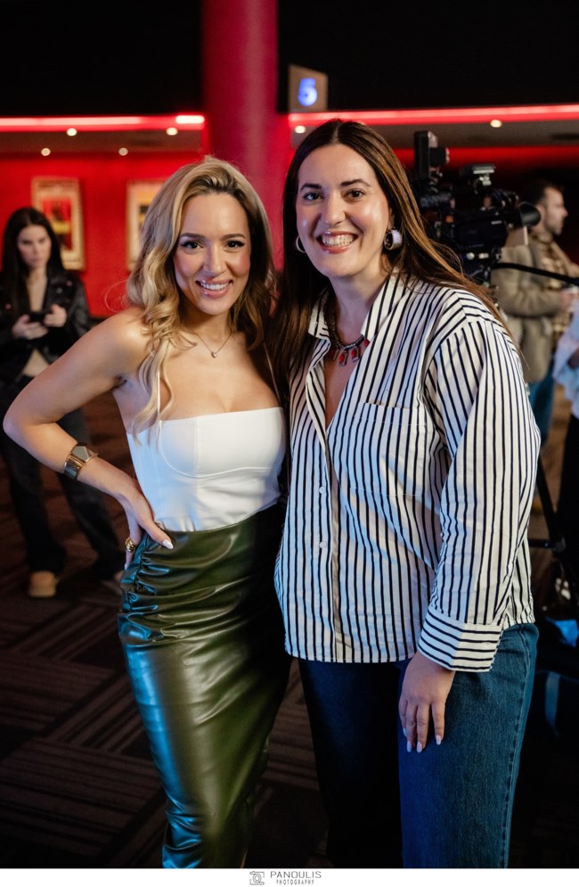 Η Καλομοίρα σε σπάνια δημόσια εμφάνιση σε κινηματογραφική πρεμιέρα