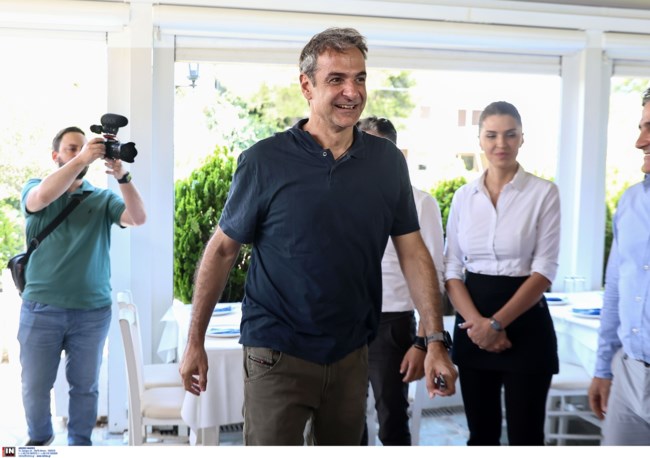 Το γεύμα Μητσοτάκη στα Βριλήσσια πριν τις κάλπες: Η πρόβλεψη που δεν είπε, η γέφυρα και οι Coldplay [εικόνες - βίντεο]