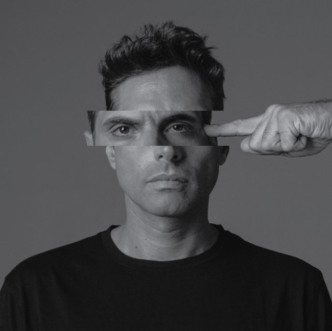 O Γιώργος Παπαγεωργίου αναμετριέται με το εμβληματικό "1984" του Τζ. Οργουελ