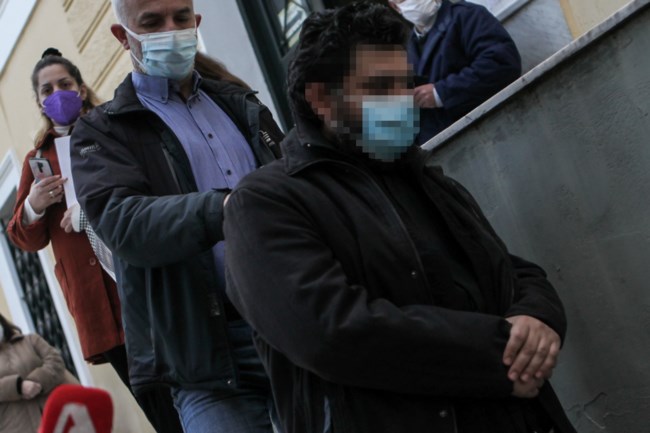 Ποινική δίωξη για βαριά αδικήματα στον ιερέα από τα Κάτω Πατήσια που συνελήφθη - Βίαζε 17χρονη από το κατηχητικό
