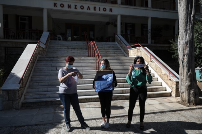 Κοραλία Χατζηγιαννάκη: Η 16χρονη που φτιάχνει μάσκες για γηροκομεία, νοσοκομεία, λιμενικό