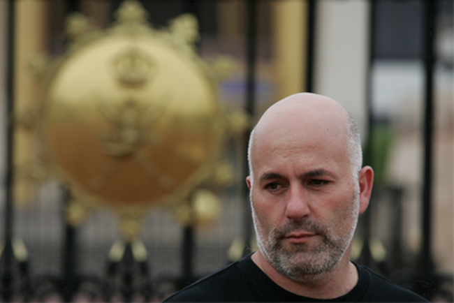 Ηλίας Νικολακόπουλος: Ο κτηνίατρος που φροντίζει τα καθαρόαιμα άλογα του Σουλτάνου του Ομάν [εικόνες και βίντεο]