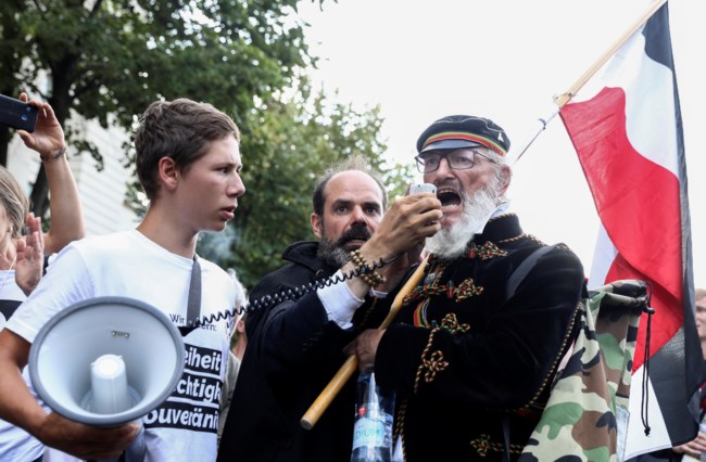 Η "Διεθνής των Ψεκασμένων": Μεγάλες διαδηλώσεις στην Ευρώπη με σύνθημα "Ο κορονοϊός είναι ένα μεγάλο ψέμα" [εικόνες]