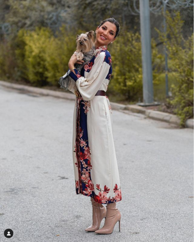 Σταματίνα Τσιμτσιλή: Το αποκαλυπτικό φόρεμα και η προειδοποίηση on air να το.. μαζέψει