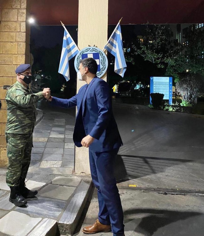 Επίσκεψη Κικίλια στο ΝΙΜΤΣ: Συνομίλησε με προσωπικό και ασθενείς [εικόνες]