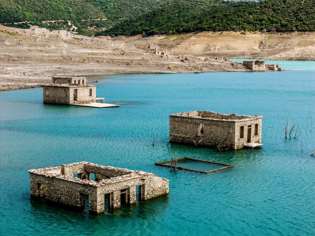 ΒΥΘΙΣΜΕΝΟ ΧΩΡΙΟ ΚΑΛΛΙΟ