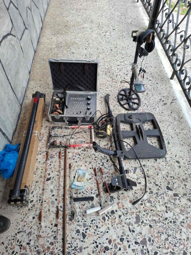 Εξαρθρώθηκε σπείρα αρχαιοκάπηλων: 20 συλλήψεις και έρευνες στη βόρεια Ελλάδα- Ντοκουμέντα με τους αμύθητους θησαυρούς