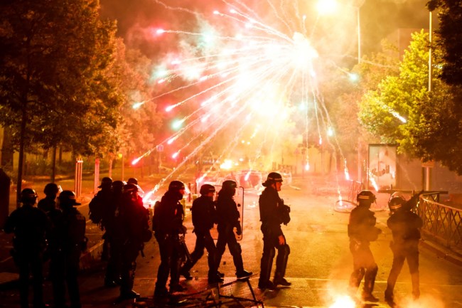 Χάος στη Γαλλία: Η ανάλυση του Μακρόν για την εξέγερση των νέων - "Φταίνε τα βίντεο γκέιμ και οι πλατφόρμες"