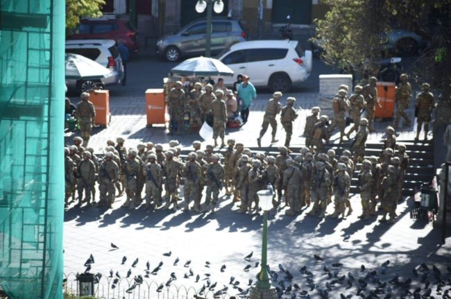 Απόπειρα πραξικοπήματος στη Βολιβία- Στρατεύματα και άρματα έξω από την έδρα της κυβέρνησης [βίντεο]